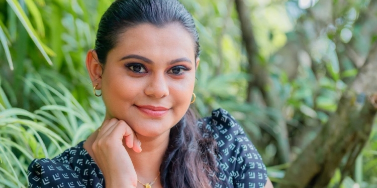 ගේට්ටුවාහි අමුතුම ගැටයක් ගහන කපටි මනාලි…! ගැළපෙන එකක් තිබ්බොත් කරනවා….! ඉල්ලගෙන යන්නේ නැහැ…! ආරාධනා අඩු නෑ…! මුළු කාලයම වෙන්වෙලා තියෙන්නේ පුතාට…! වගීෂා ඉෂාන්ති I Sri Lanka Latest News