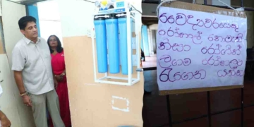 නලින්ද ජයතිස්ස සෞඛ්ය ඇමැතිතුමනි..! හොරොව්පතාන තාපුගොල්ලෑව ග්රාමීය රෝහලට වෛද්යවරයෙක් නෑ! රෝගීන් වෙන රෝහලකට අරන් යන්න කියලා බෝඩ් දාලා! රෝහලේ සෞඛ්ය උපකරණත් නෑ! විපක්ෂනායක සජිත් රෝහලේ අඩුපාඩු බලන්න යයි! රෝහල දියුණු කරන්න ආධාර දෙන්නත් ලෑස්තියි! VIDEO & PHOTOS I Sri Lanka Latest News