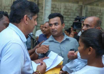විපක්ෂනායක සජිත් හම්බන්තොට ගොවීන්ගේ ප්රශ්නවලට සවන් දෙයි! ගොවි පුතෙක්ගේ ආණ්ඩුව ගොවීන් මංමුලා කරපු විදිහත් පෙන්වා දෙයි! VIDEO & PHOTOS I Sri Lanka Latest News