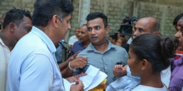 විපක්ෂනායක සජිත් හම්බන්තොට ගොවීන්ගේ ප්රශ්නවලට සවන් දෙයි! ගොවි පුතෙක්ගේ ආණ්ඩුව ගොවීන් මංමුලා කරපු විදිහත් පෙන්වා දෙයි! VIDEO & PHOTOS I Sri Lanka Latest News