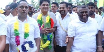 පොහොර සහනාධාරෙත් හරියට නෑ! දෙන පොහොරත් බාලයි! උපකරණවලටත් වැට් ගහලා! මාලිමා ආණ්ඩුව ගොවියව හාන්සිම කළා! සජිත් අනුරාධපුරේ ගොවීන් එක්ක! PHOTOS & VIDEO I Sri Lanka Latest News