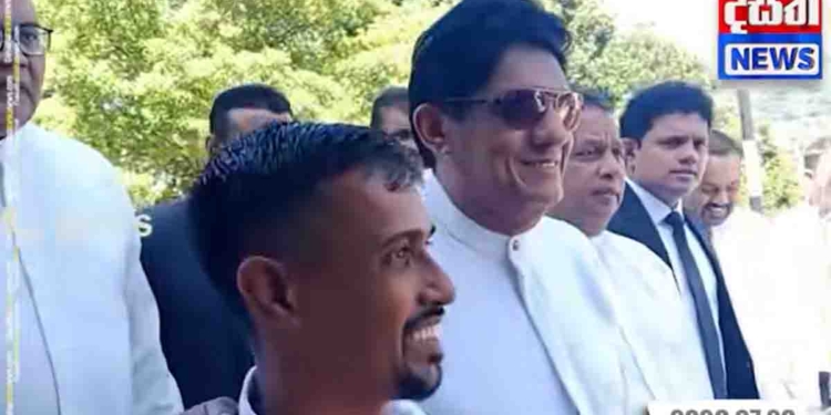 චමින්දගේ නඩුවේ තීන්දුව දෙන්න ඔන්න මෙන්න කියා තියෙද්දී සජිත් මන්ත්‍රීවරු පිරිවරාගෙන බදුල්ල උසාවියට එයි! VIDEO I Sri Lanka Latest News