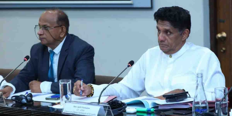 එල්-නිනෝ එන්න ඔන්න මෙන්න තිබියදී දේශගුණික විපර්යාස පිළිබඳ පාර්ලිමේන්තු සංසදය රැස්වෙයි! කාලගුණ ප්රශ්නවලදී ආණ්ඩුවක් වැඩ කළ යුතු විදිහ ගැන ජනතාව ආරක්ෂා කරගත යුතු විදිහ ගැන විපක්ෂනායක සජිත් පෙන්වා දෙයි! VIDEO & PHOTOS I Sri Lanka Latest News