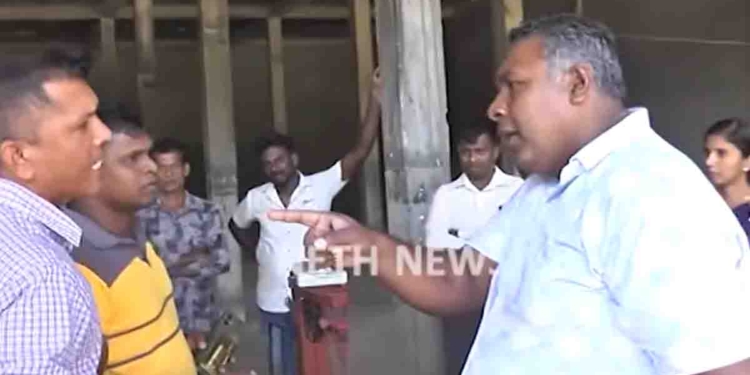 මිනිස්සු කෑගගහා කිව්වා…! දේශපාලඥයෝ ඇහුණේ නෑ වගේ හිටියා..! නිලධාරීන් වැඩේ කළා..! මෙන්න දැන් ලකුණු දාගන්න ඇවිත් මිනිස්සු එළවනවා..! සියඹලාණ්ඩුවෙන් රටටම ආදර්ශයක්! VIDEO I Sri Lanka Latest News