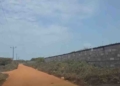 තලෙයිමන්නාරමේ ආදම්ගේ පාදය වටකරලා කිලෝමීටර් ගාණක් දිග දැවැන්ත තාප්පයක් ගහලා! ඇතුළේ වෙන්නෙ මොනවද කියලා කවුරුත් දන්නෙ නෑ! කාටවත් යන්න එන්නත් බෑ! කැමරාත් හයිකරලා! කව්ද මේකෙ අයිතිකාරයා? කව්ද මේ වගේ දෙයක් කරන්න අවසර දුන්නේ..? VIDEO I Sri Lanka Latest News