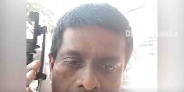 අකුරැස්සේ මාලිමා සභාපති ටවුම මැද්දෙදිම මනුස්සයකුට පහර දෙයි! ඇහැ ගාව ගෙඩි ගැහෙන්නම වැදිලා! පුද්ගලයා රෝහලේ! සභාපති නිදැල්ලේ! මෙන්න වීඩියෝ සාක්ෂි! VIDEO I Sri Lanka Latest News