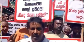 වෙන පැතිවල මිනිස්සු උද්ඝෝෂණ කරන්නෙ තෙල් මිල අඩු කරන්න කියලා! හැබැයි ලුණුගල මිනිස්සු පාරට බැහැලා තෙල් ගැන ඉල්ලන්නේ වෙන දෙයක්! VIDEO I Sri Lanka Latest News
